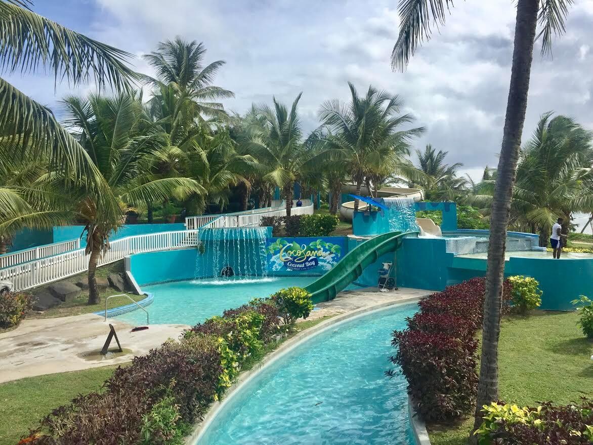 Splash pool and pool bar