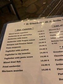 Lively place, service and fantastic food!