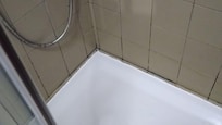 Banheiro sujo.mal limpo .