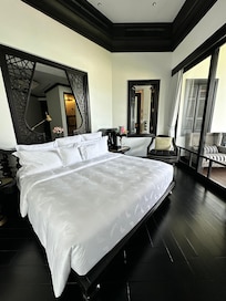 Bedroom with terrace facing the sea (sky level)