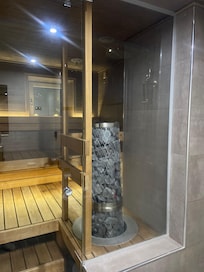 Tolk litt tid før saunaen ble varm nok.