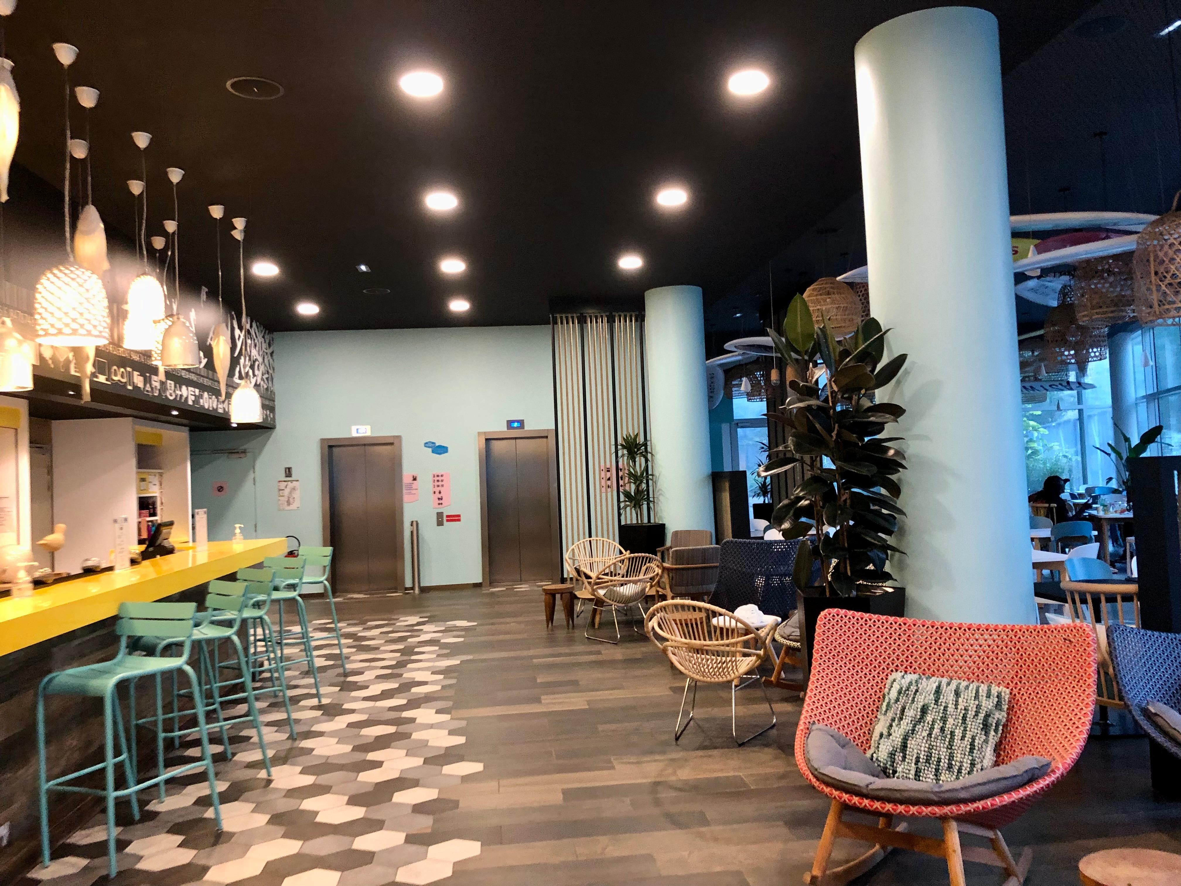 Hotel lobby/reception 