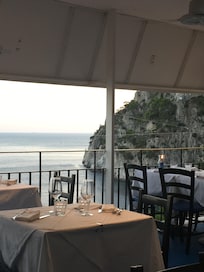 Vue du restaurant soirée