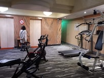 エレベーターホールに何故かフィットネス機器が並んでいました。