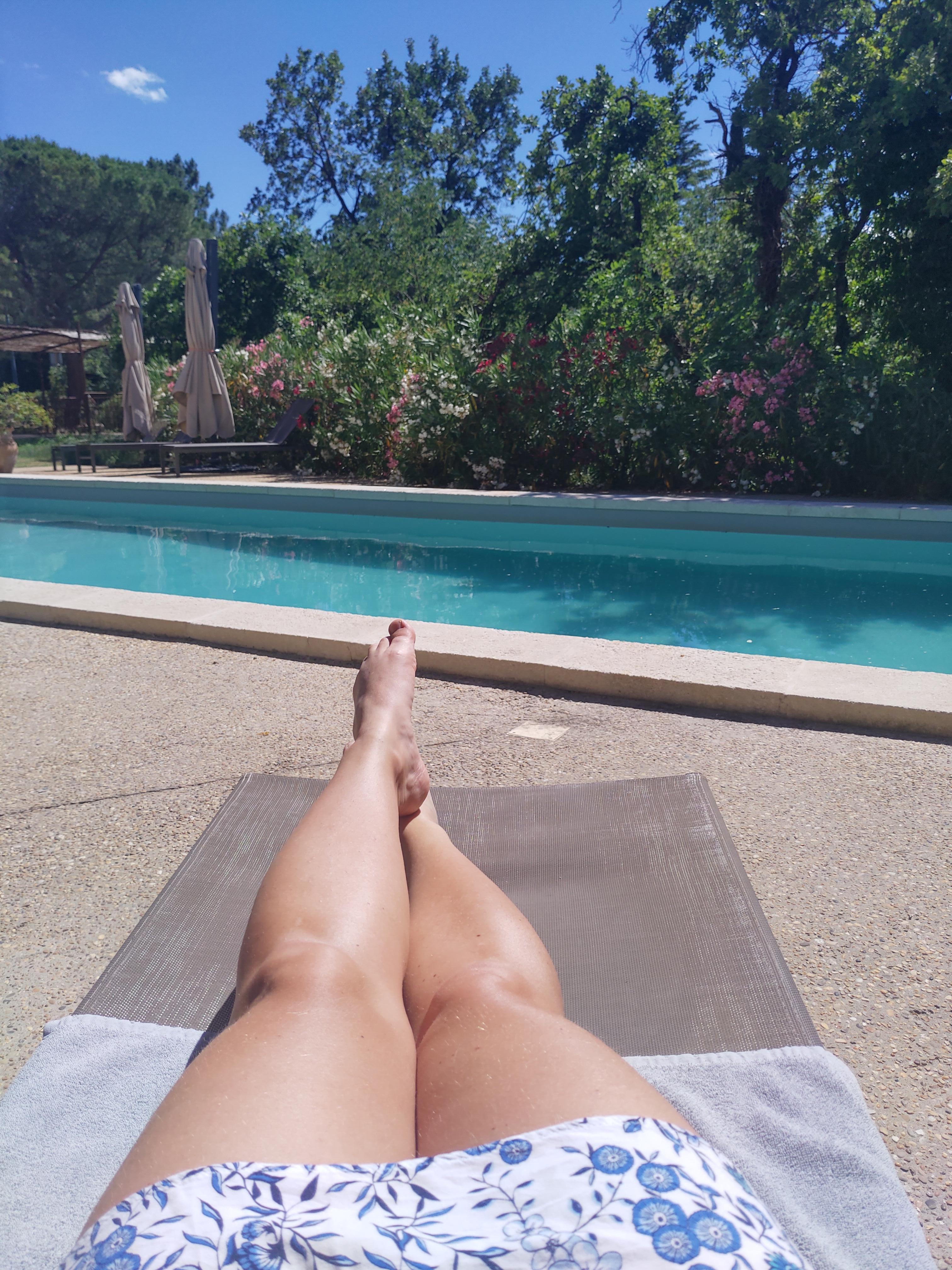 The surroundings of pool are very green and full of flowers