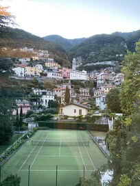Tennisbana på hotellet