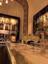 Sehr schön
Art Deco