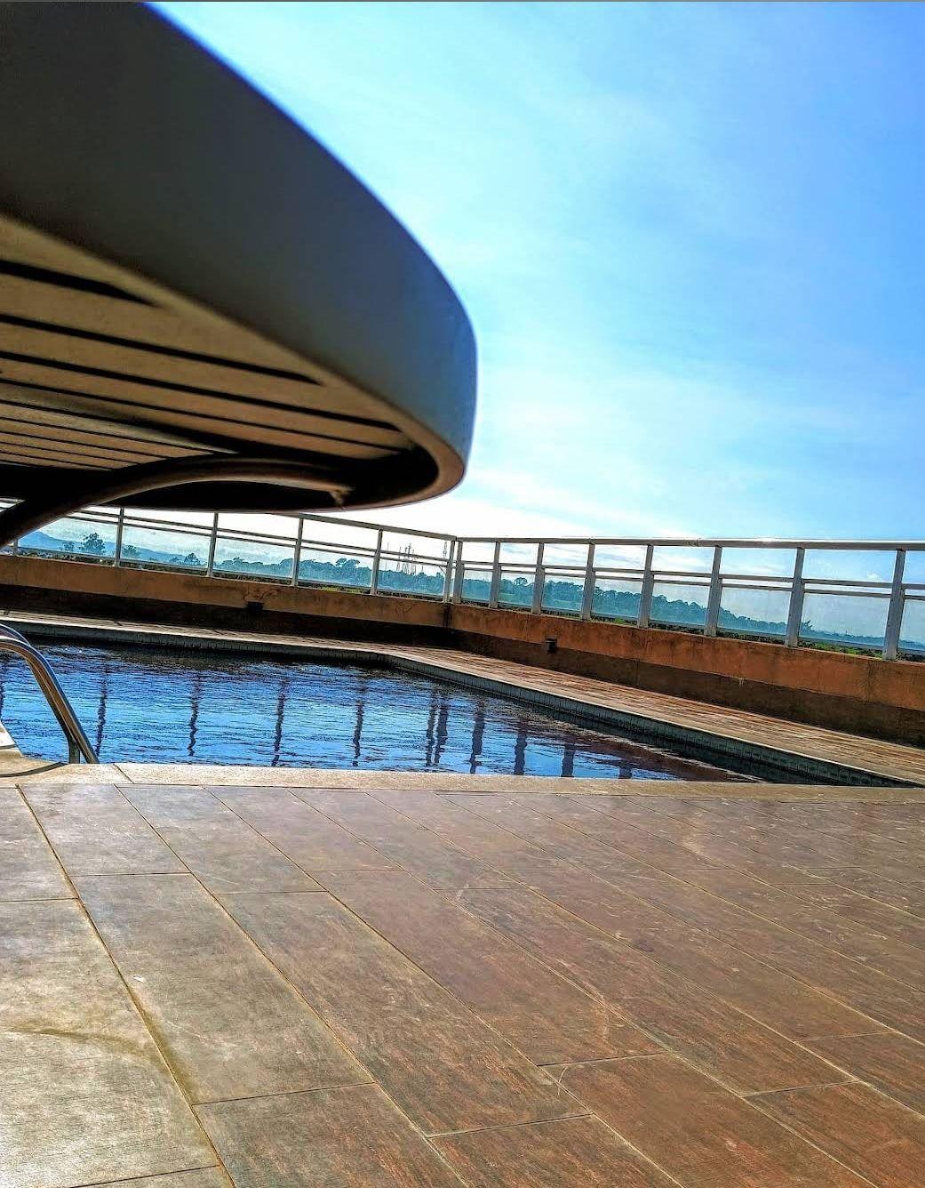 Piscina no último andar do prédio ( 9o andar )