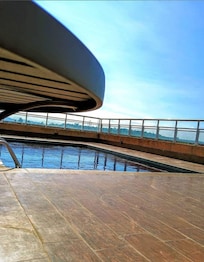 Piscina no último andar do prédio ( 9o andar )