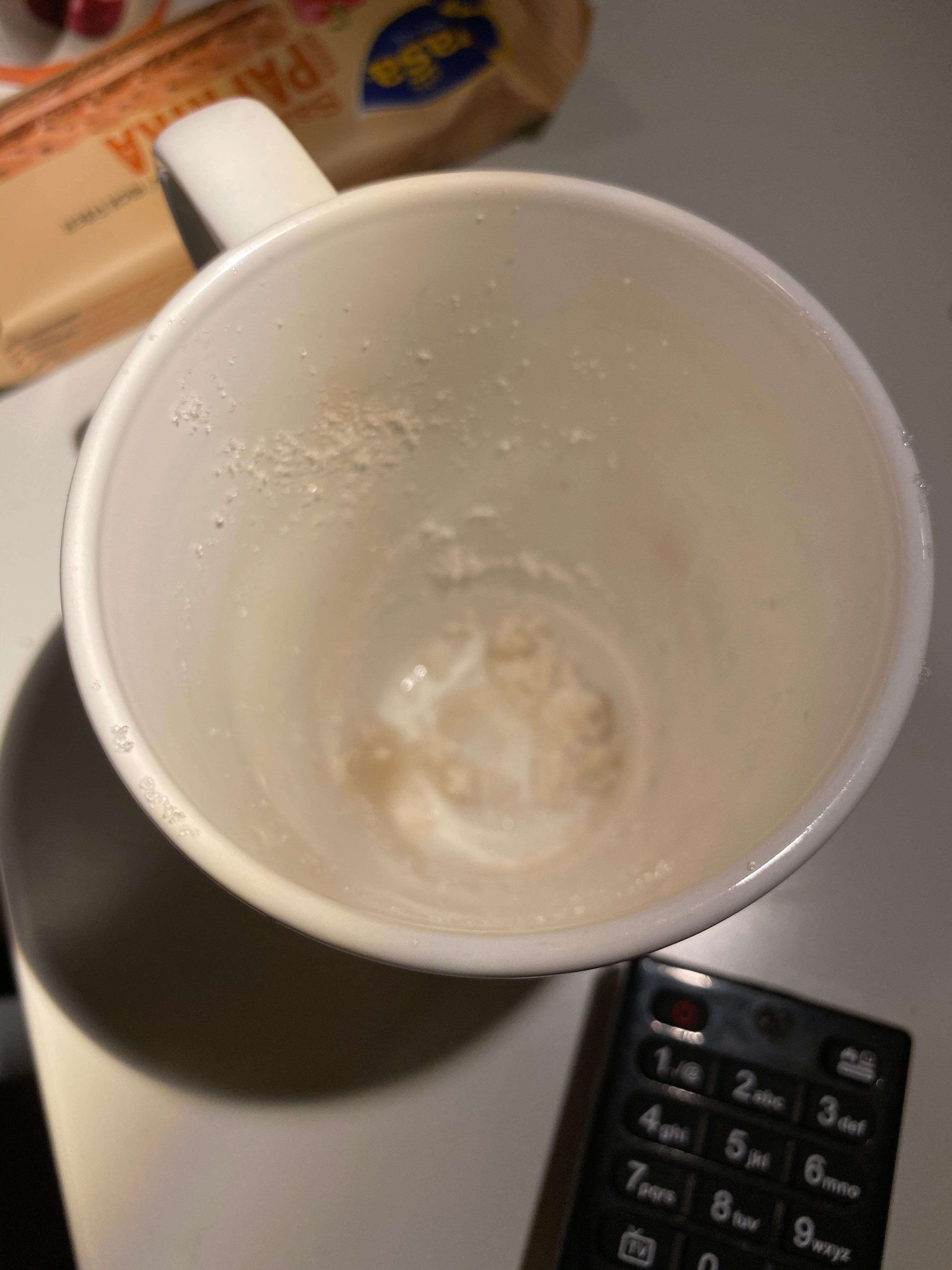 Kaffekoppen gick att skrubba ren med hjälp av salt