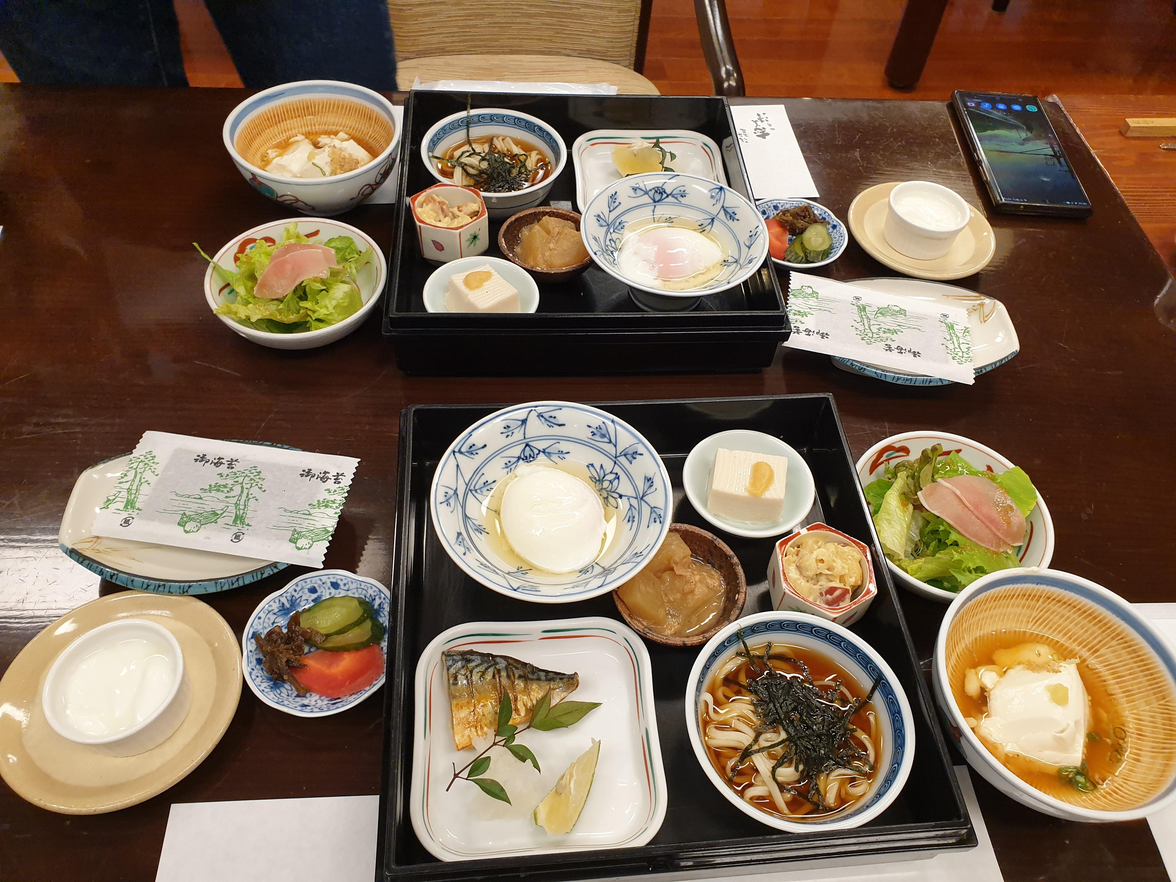 A picture of breakfast. Rice and Miso soup is not on the picture, but staff brought them as I took seat.