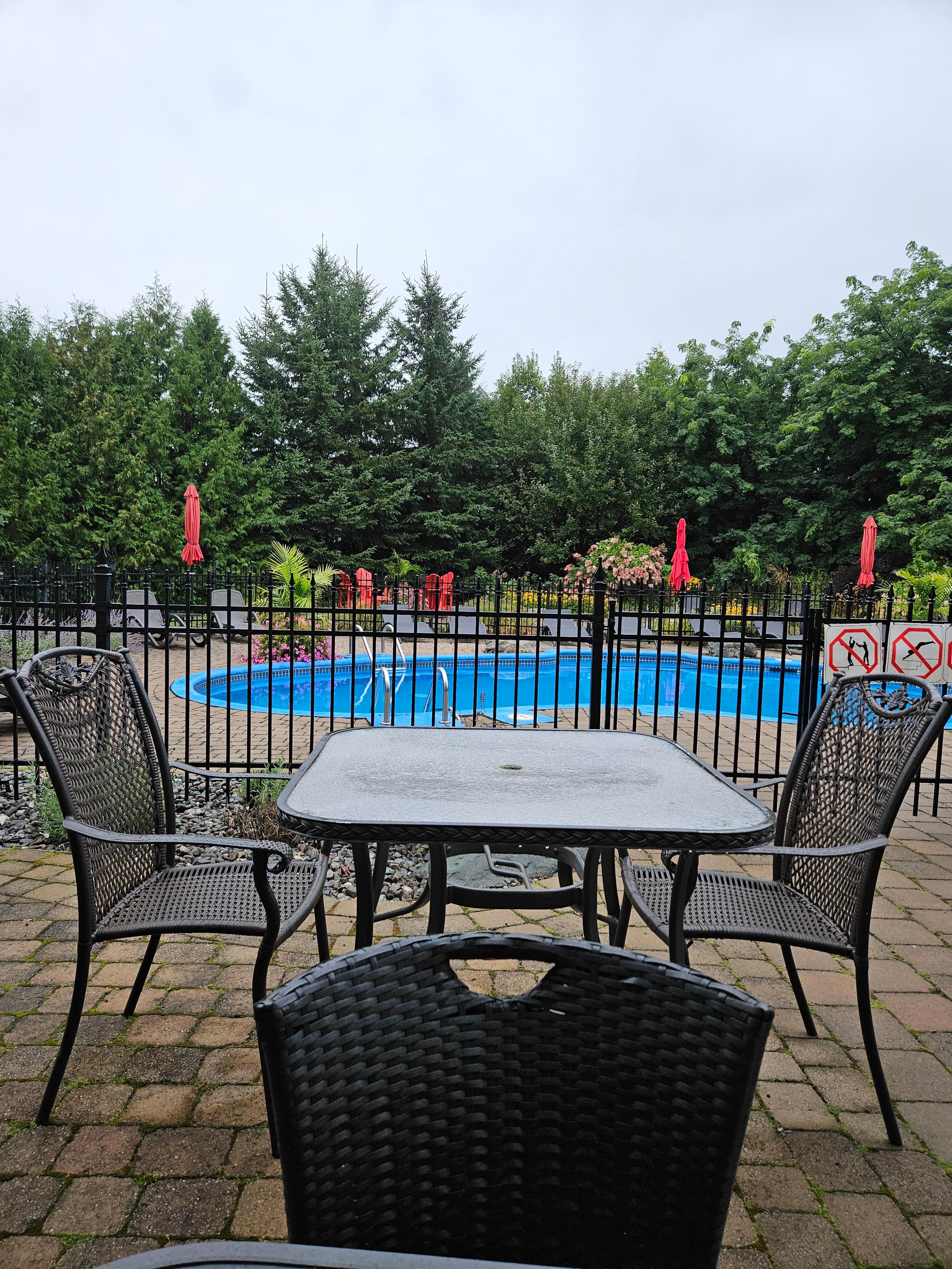 outdoor seating for breakfast
