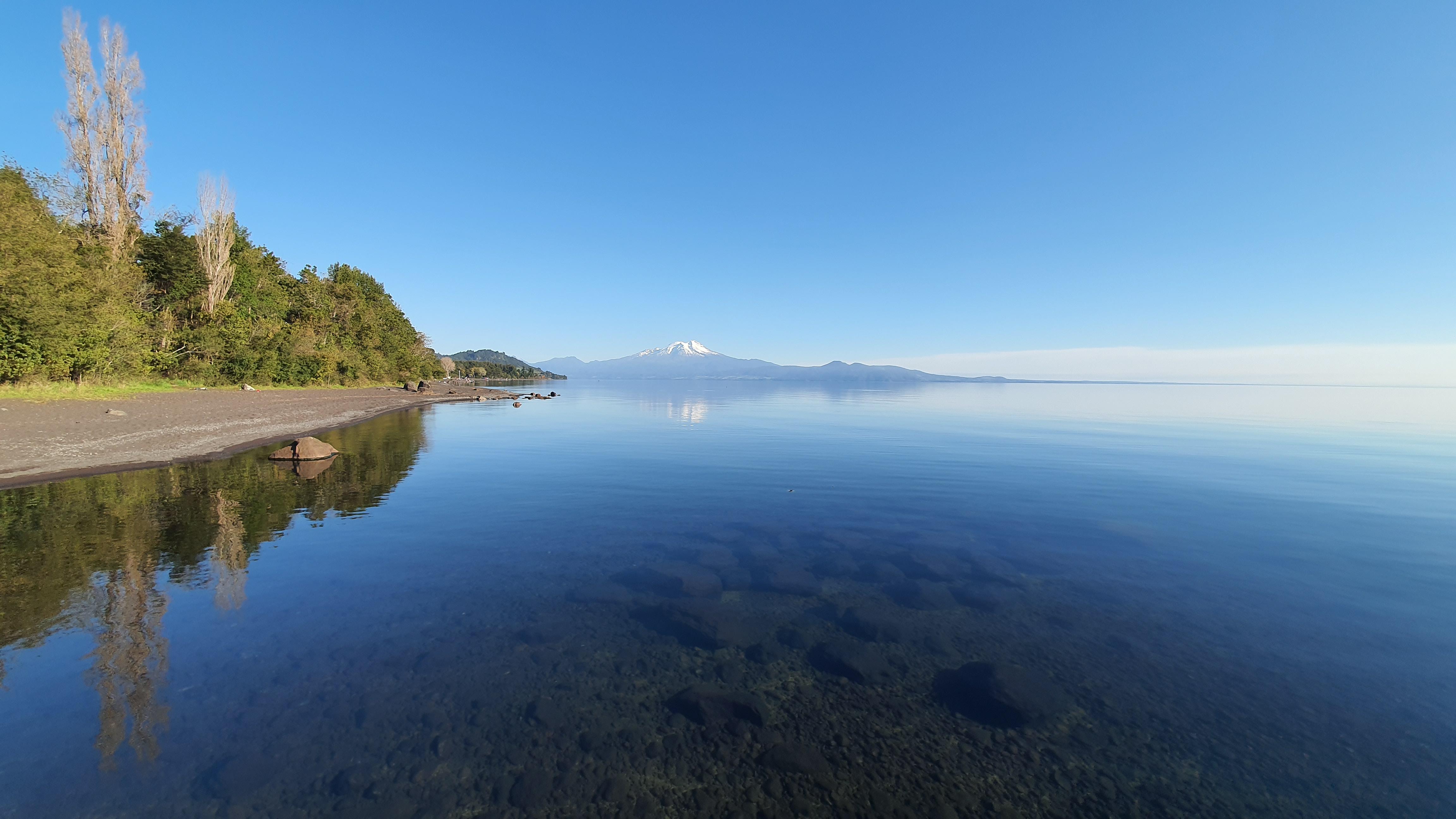 Un lago hermoso, con buenas extensiones playas, para practicar deportes acuáticos o simplemente un pase tranquilo.