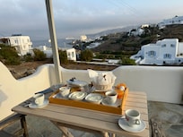 Vue de notre chambre et notre petit déjeuner