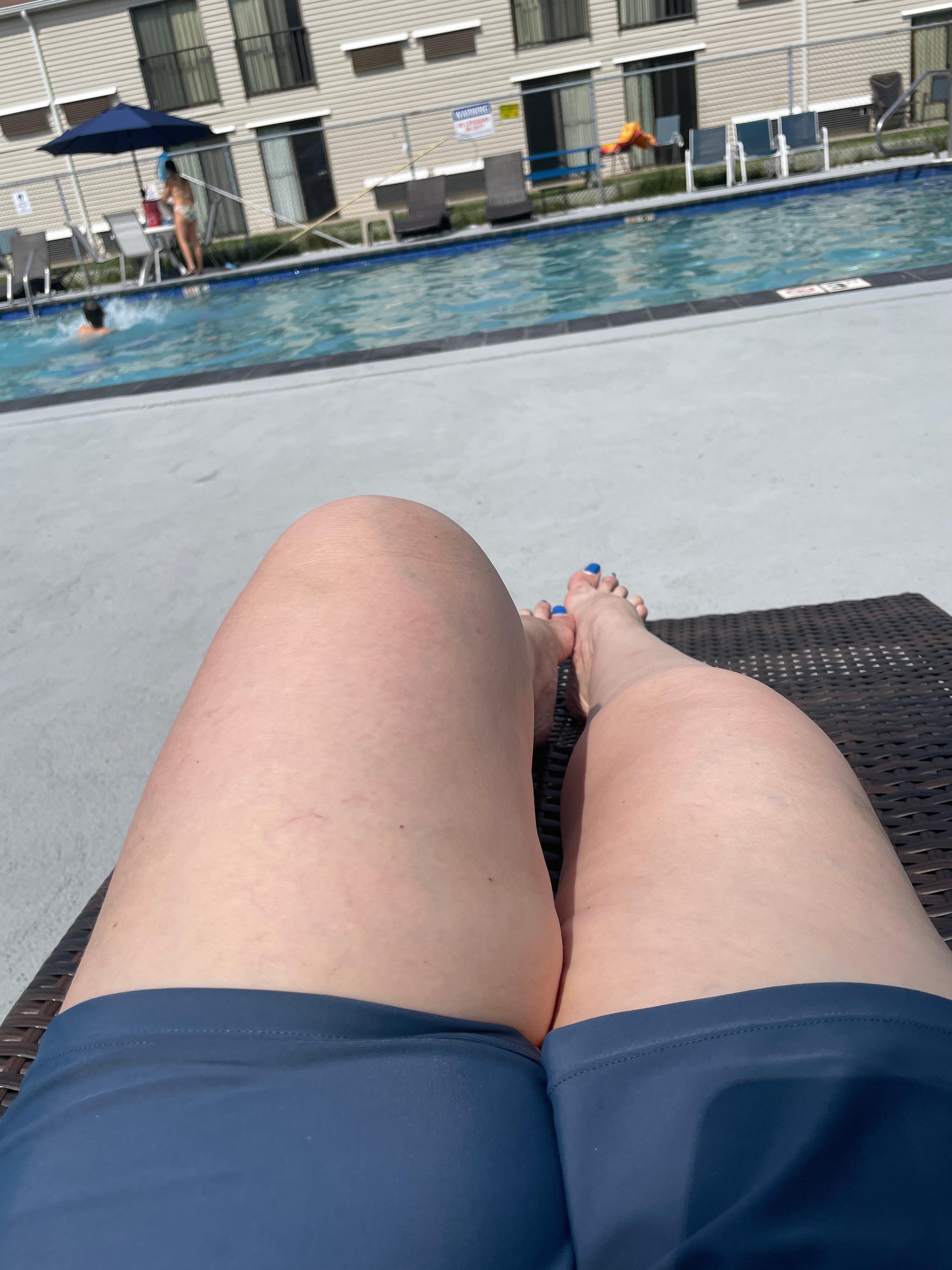 Relaxin at the poolside 