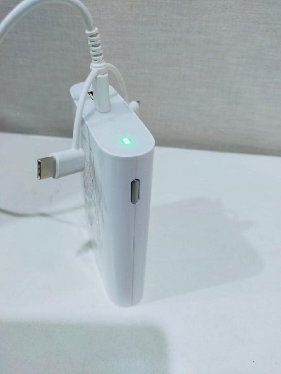 横のスイッチを押せばつながる