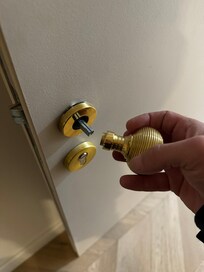 Manija de puerta rota.