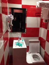 Small but stylish bath area