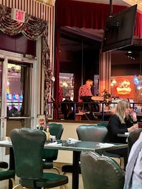 Manger avec de la musique live