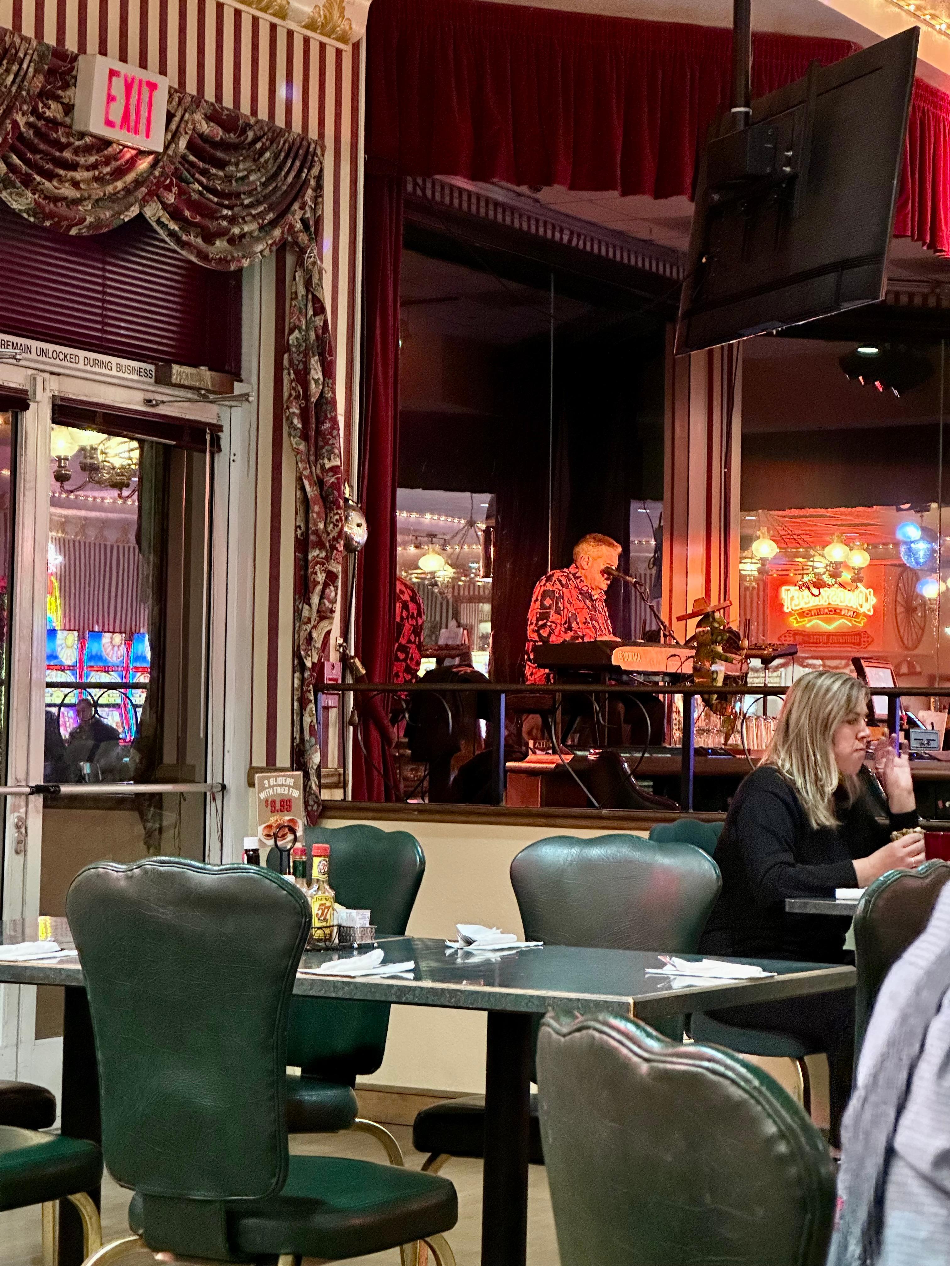 Manger avec de la musique live