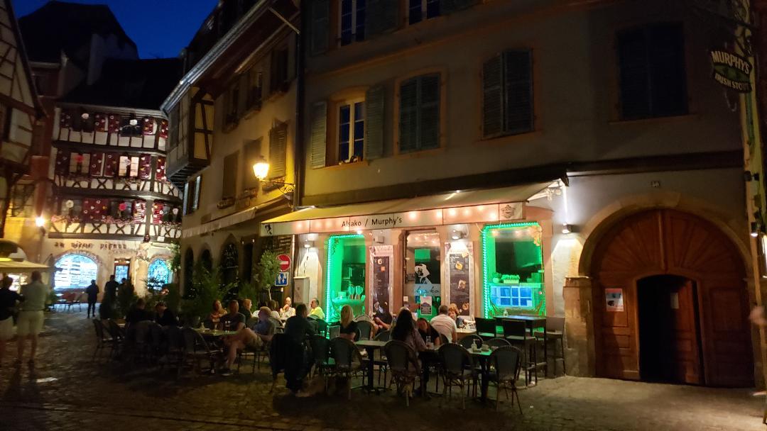 To get to the courtyard w/ apts go thru the arched doorway to right of this restaurant. It is around a little corner so when coming from the right it is a little hard to spot. Great street! Busy and full of life!!!! But courtyard is nice and quiet!!