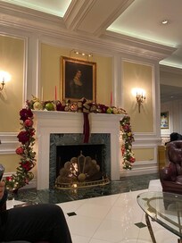 Deilig med varme fra peisen i resepsjonen, da det blåste kraftig utenpå tur