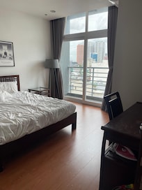One bed room no where for kids to sleep