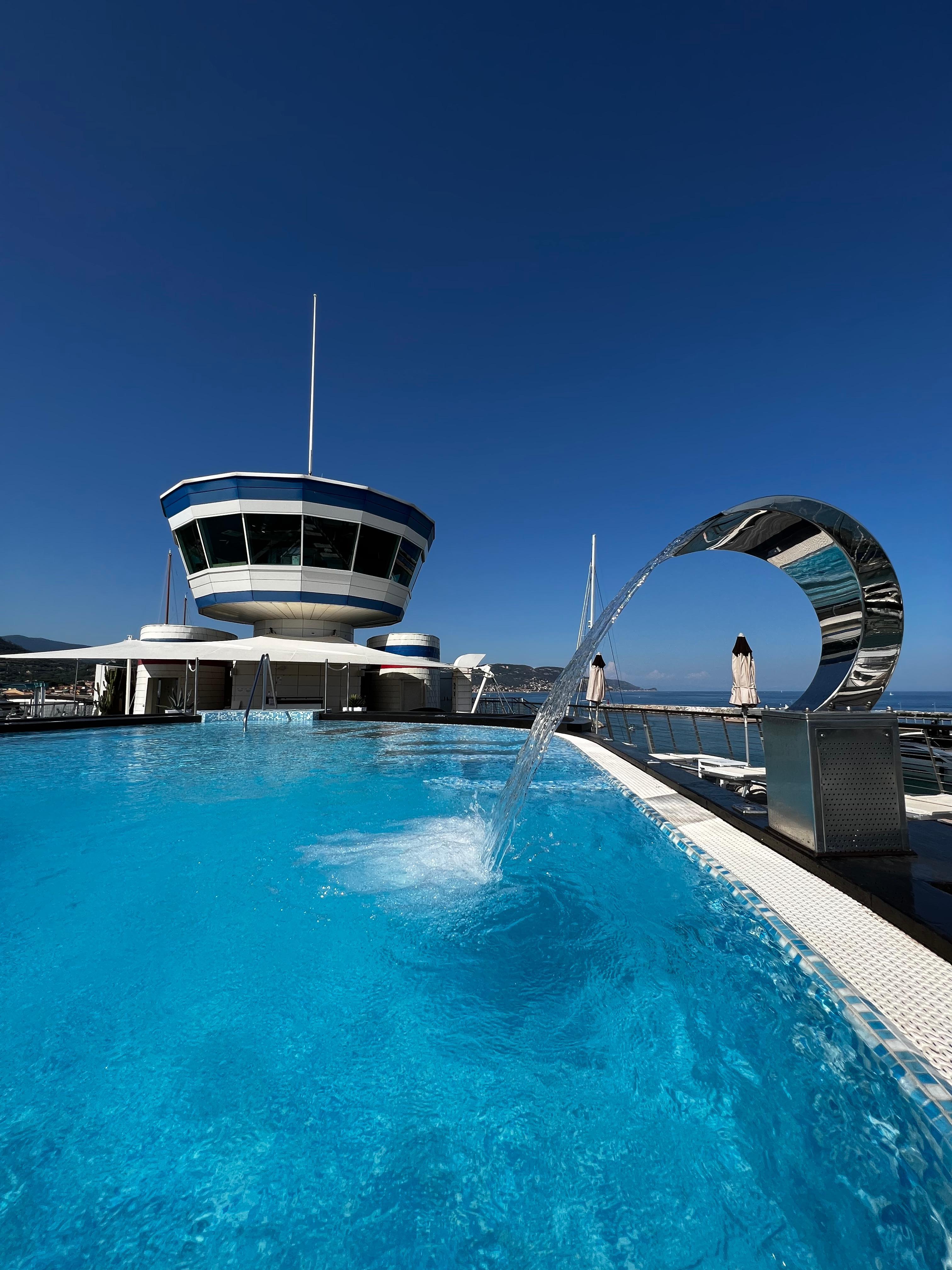 The topfloor pool only for guests and with reserved deck chairs 