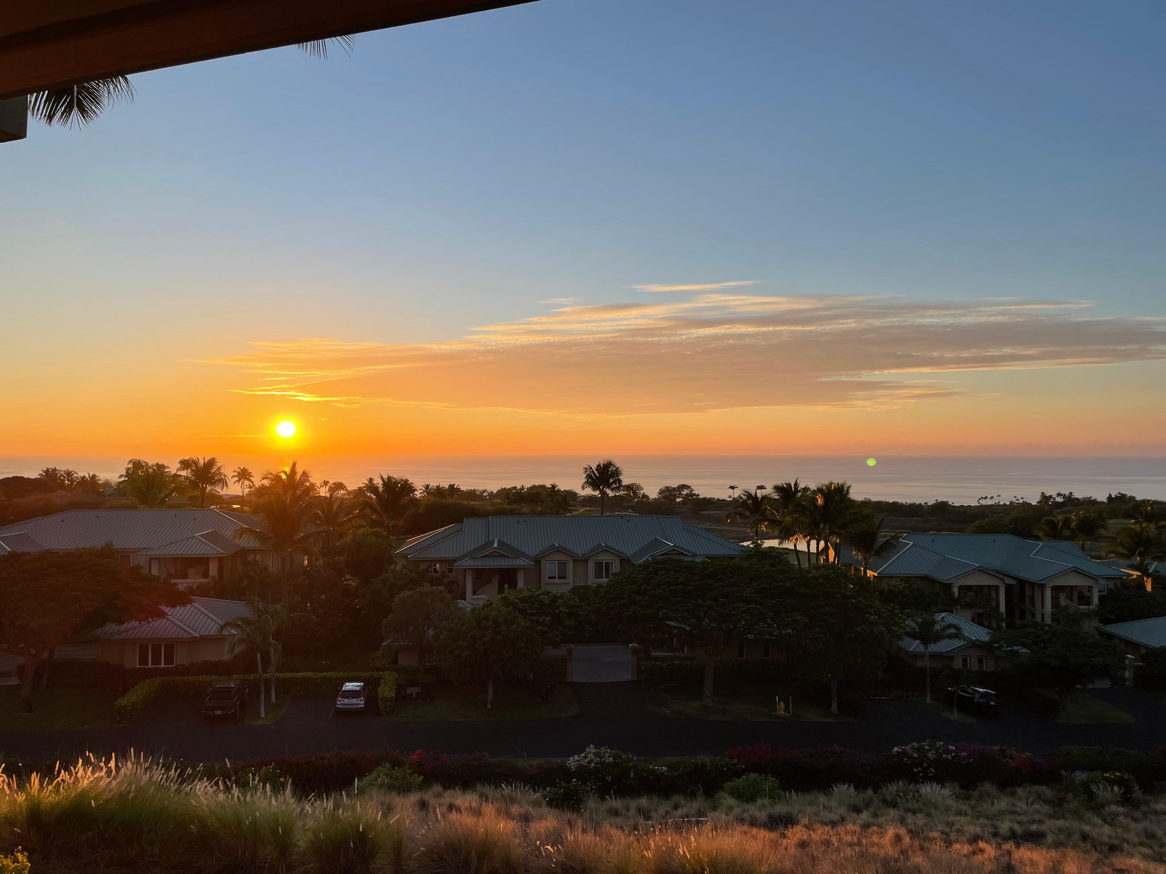 Coucher de soleil et vue depuis l’appartement. 