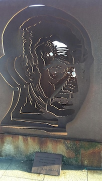 kunst an der uferpromenade