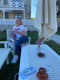 Yaşiller içinde bahçesi