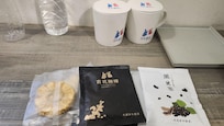 咖啡、黑豆茶包、鳳梨干