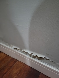 Mur près de la salle de toilette