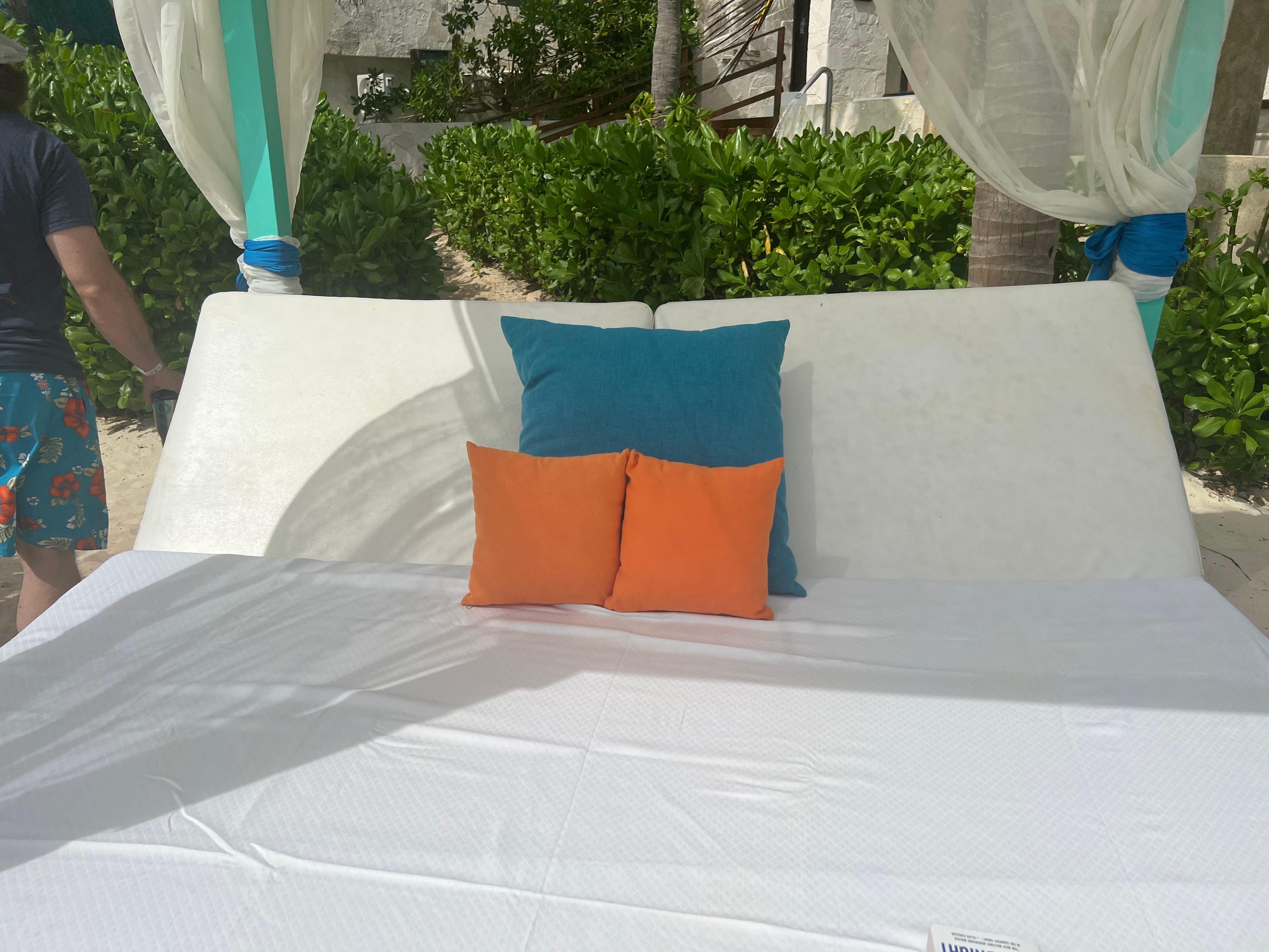 Kin Ha Beach Club Balinese Bed