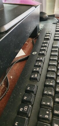 Tangentbord i frukostmatsalensom personalen använder, så otroligt smutsigt.