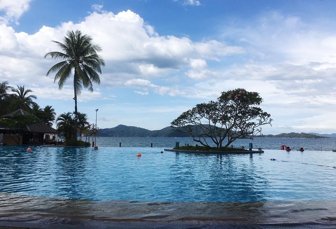 Stort, deilig basseng med skjermet del for voksne. 