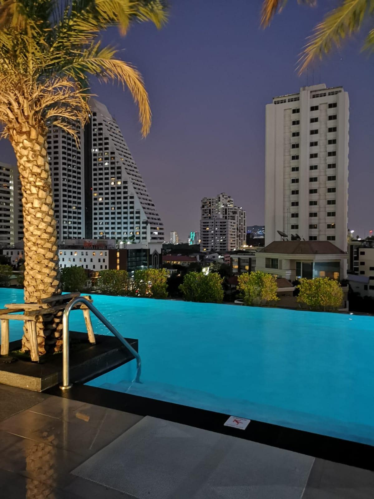 Uima-allas hotellin katolla