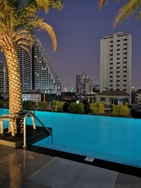 Uima-allas hotellin katolla