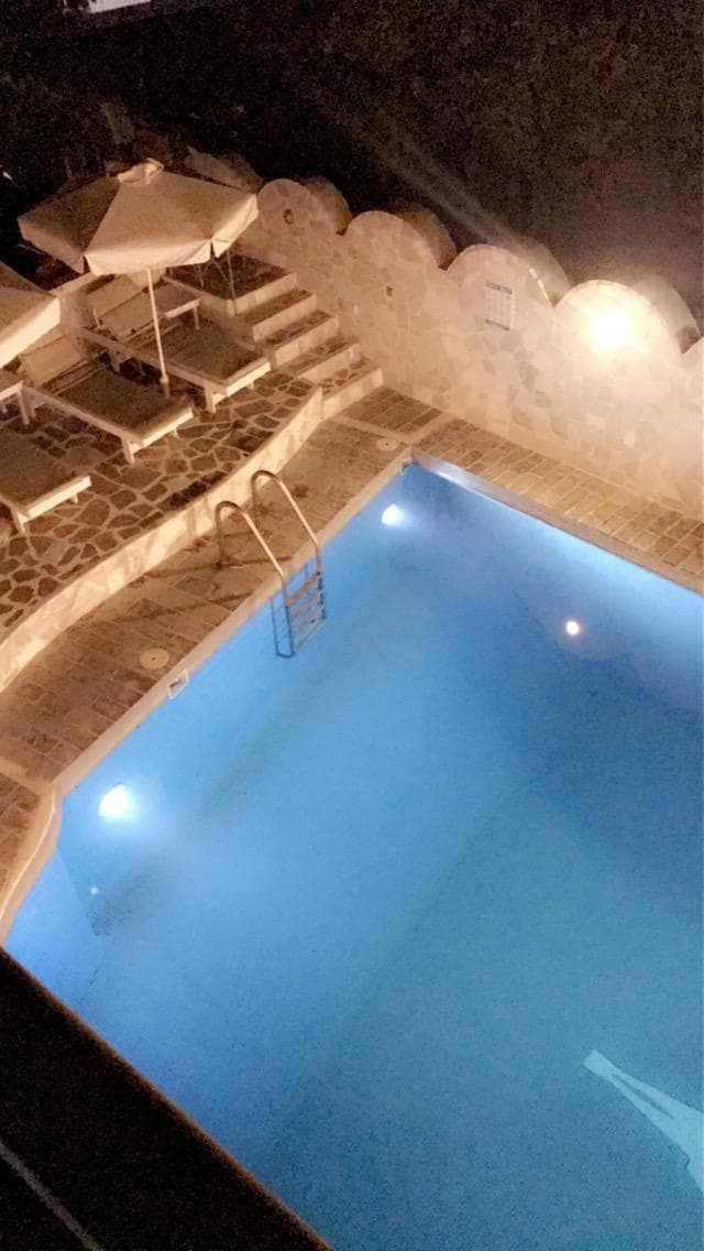 Une magnifique piscine préservée des vis à vis