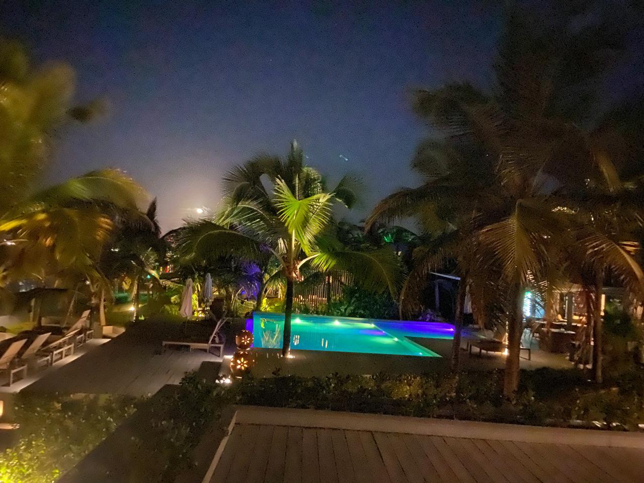 Casa de Praia 2, vista da lua e piscina.