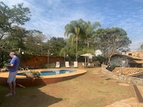 Área externa com piscina