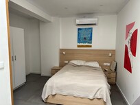 Cell for 2. Dark room while the skylight is open.
