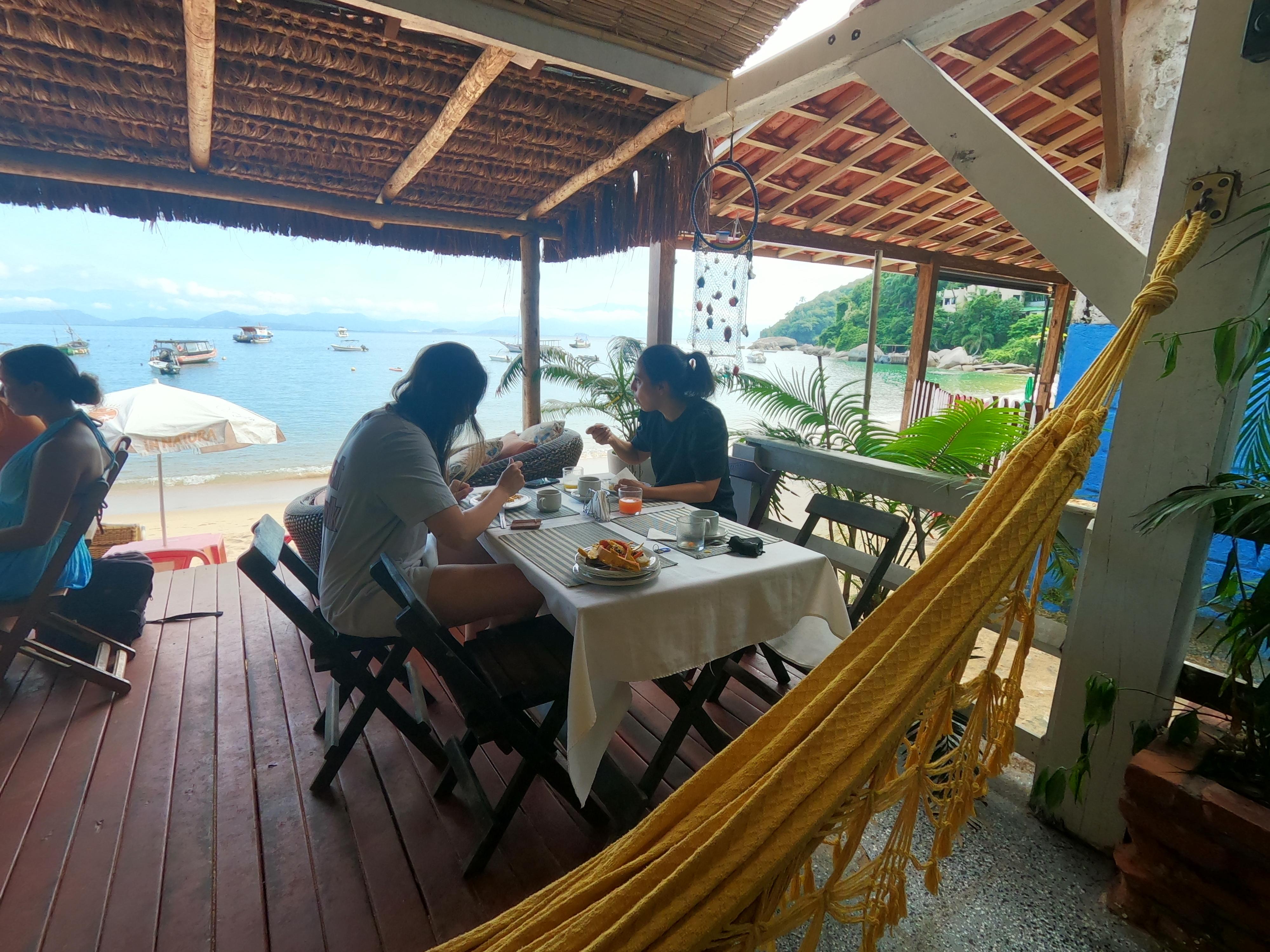 Café da manhã na beira da praia