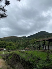 Vista das montanhas, de dentro da Fazendinha
