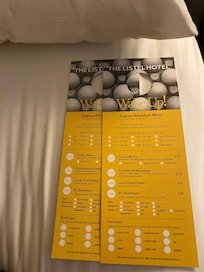 신청하고 방문앞에 걸어두면 원하는시간에 가져다주세여~