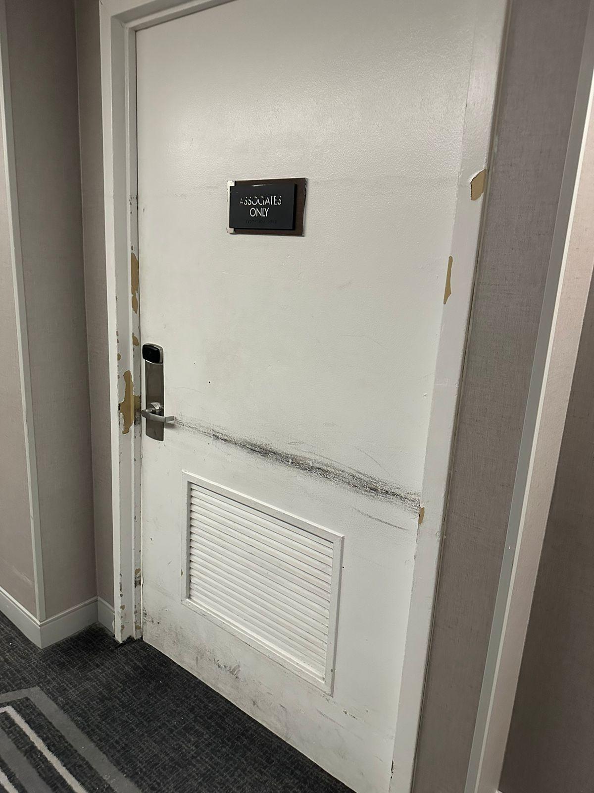 Puerta deteriorada