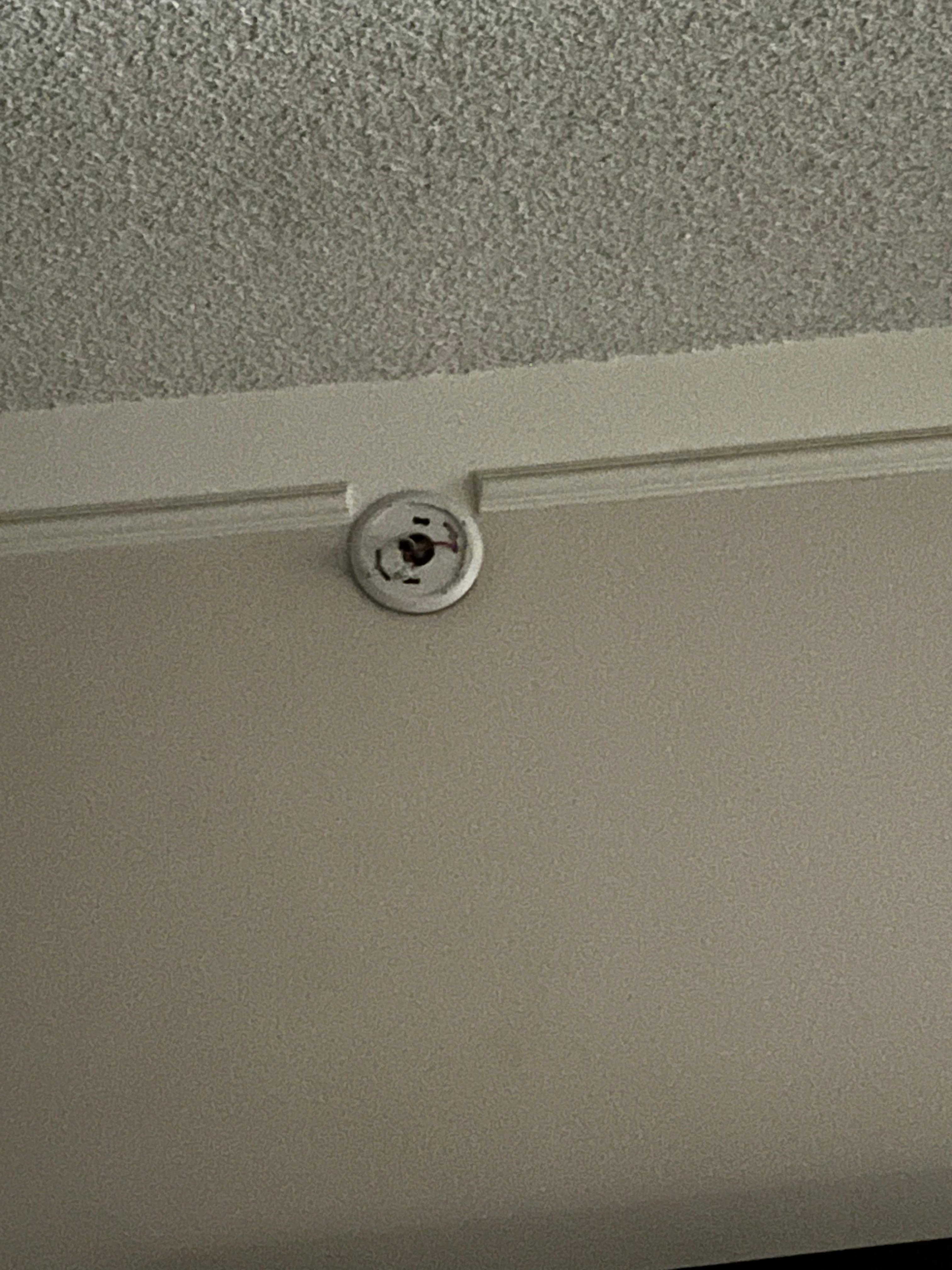 No smoke detector in room. Violates NV state law. 