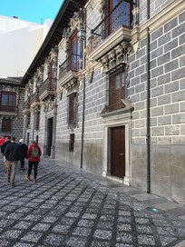 Eldgamle vakre bygninger fem minutter fra hotellet !