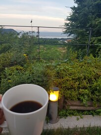 저녁먹고  마당에 나와  커피한잔~~분위기 넘좋아요