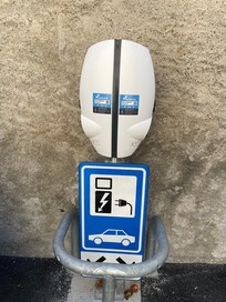 Borne recharge du parking de l’hôtel